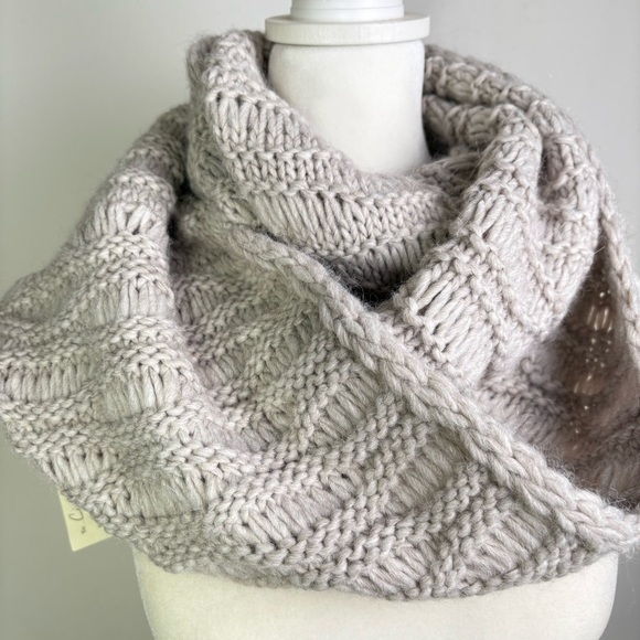 Made Italy Alpaca Wool Blend Chunky Knit Infinity Scarf NEW minimalist neutral - Picture 6 of 11